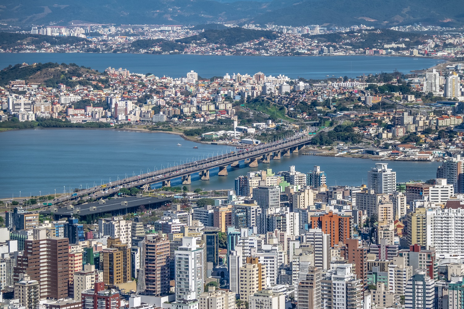 Florianópolis 2025: Por que a capital catarinense desponta no mercado imobiliário